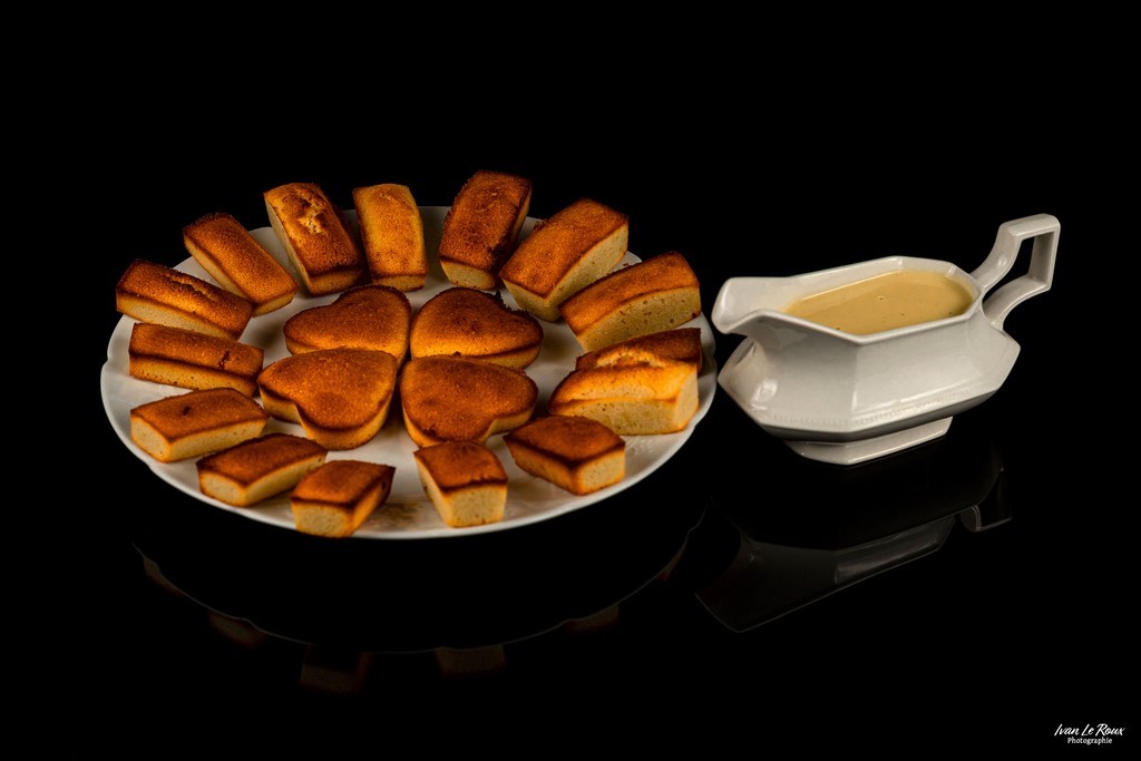 Financier aux amandes avec crème anglaise Ivan Le Roux photographe
